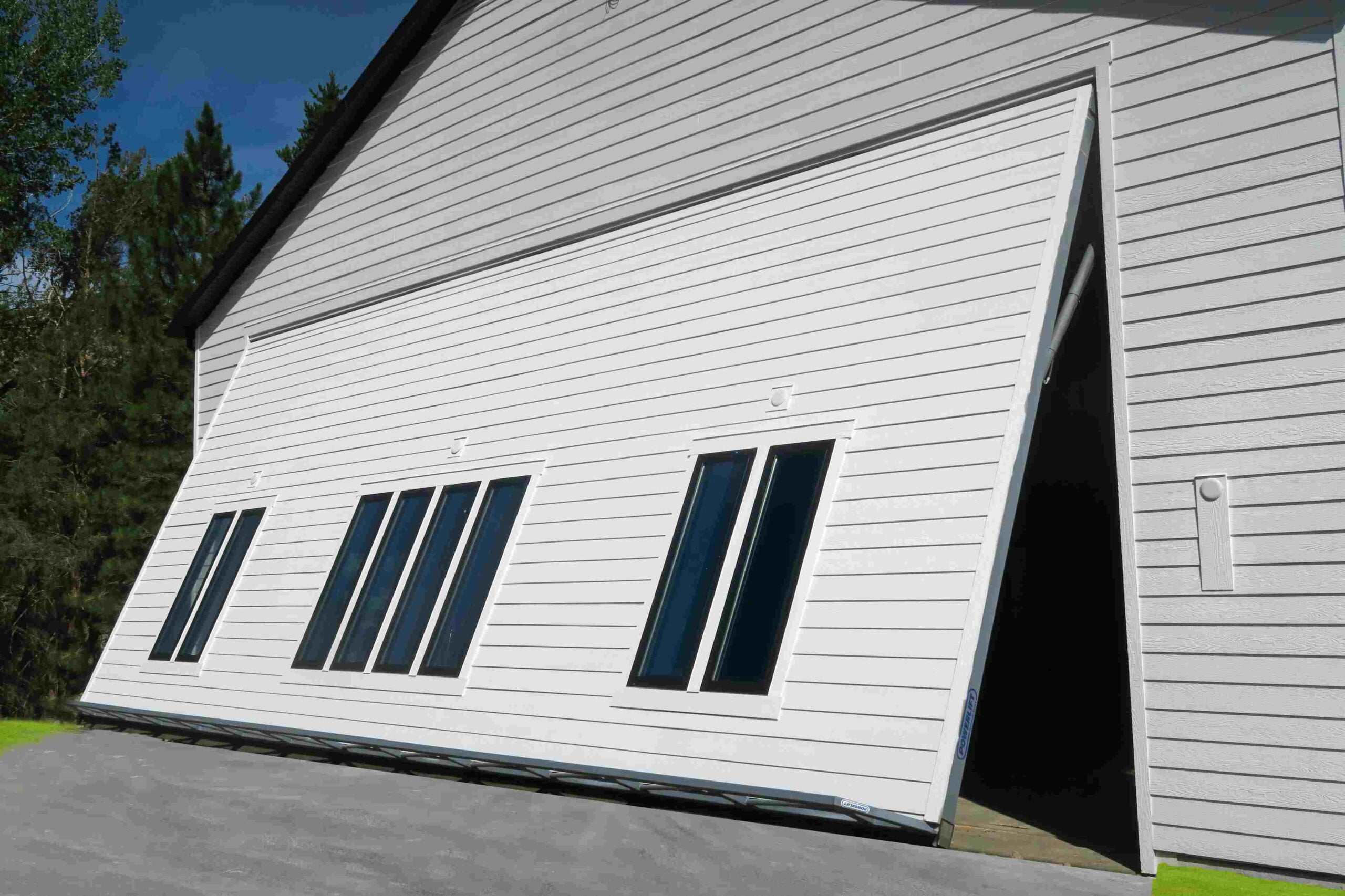 Reduced Private helicopter hangar w 52' x 18' PLift door UT post PS for website (3)